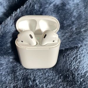 Apple AirPods Gen 2